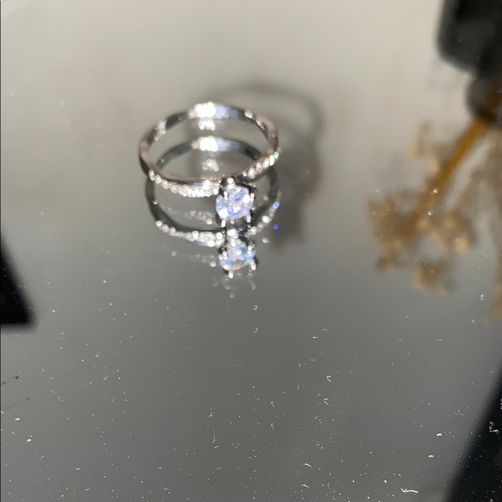 Elegant Silver Ring with Clear Gemstone